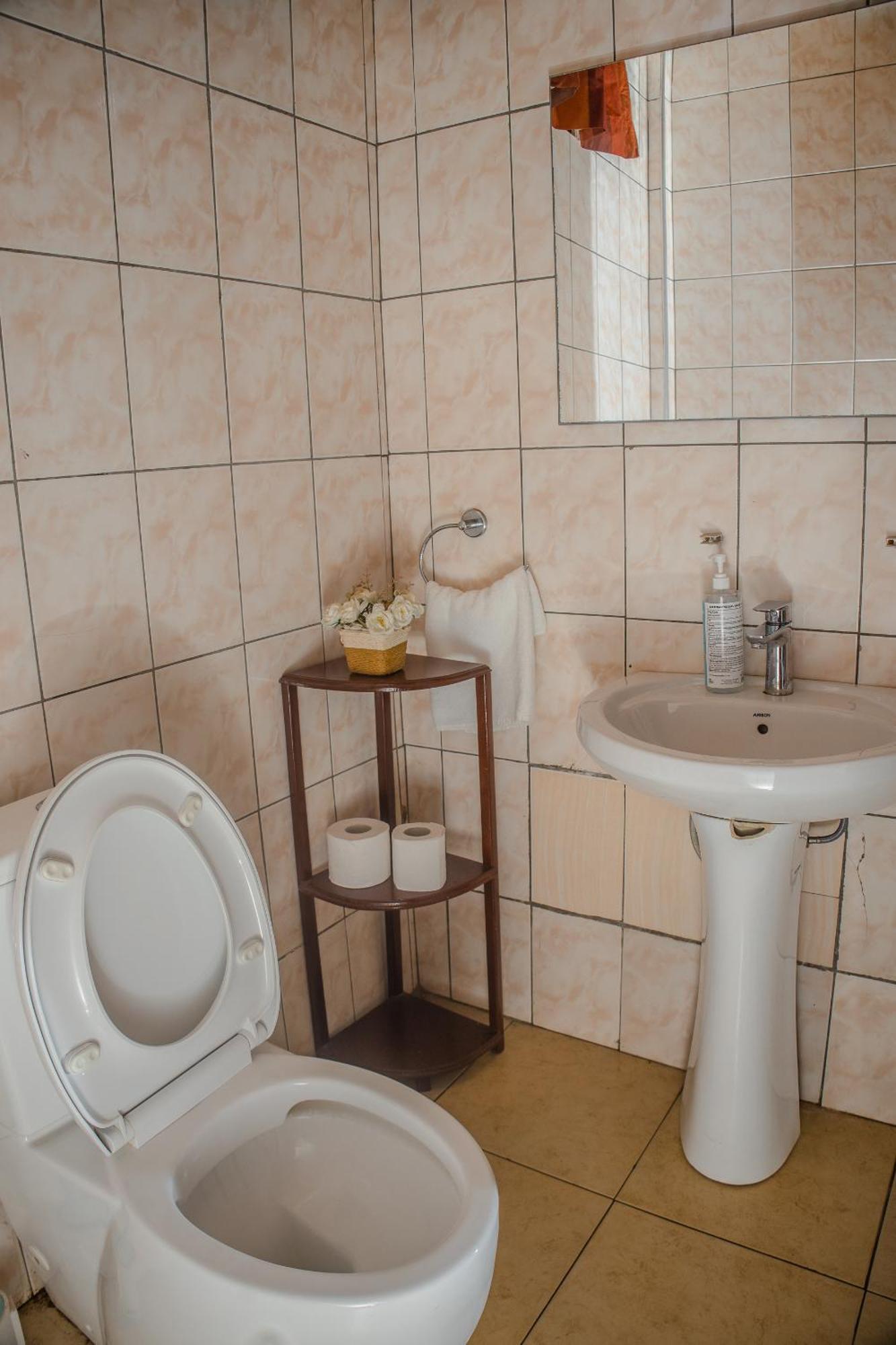 Stadium Hotel Кумаси Экстерьер фото