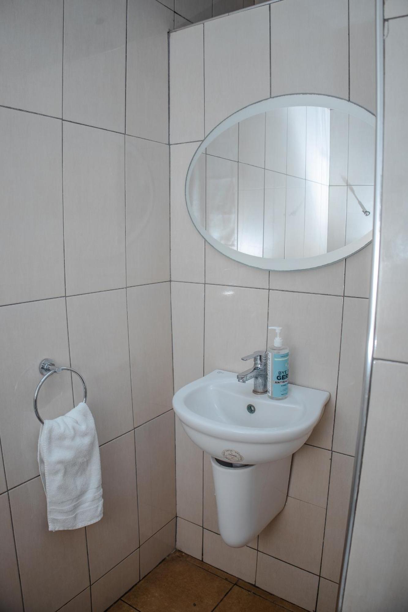 Stadium Hotel Кумаси Экстерьер фото