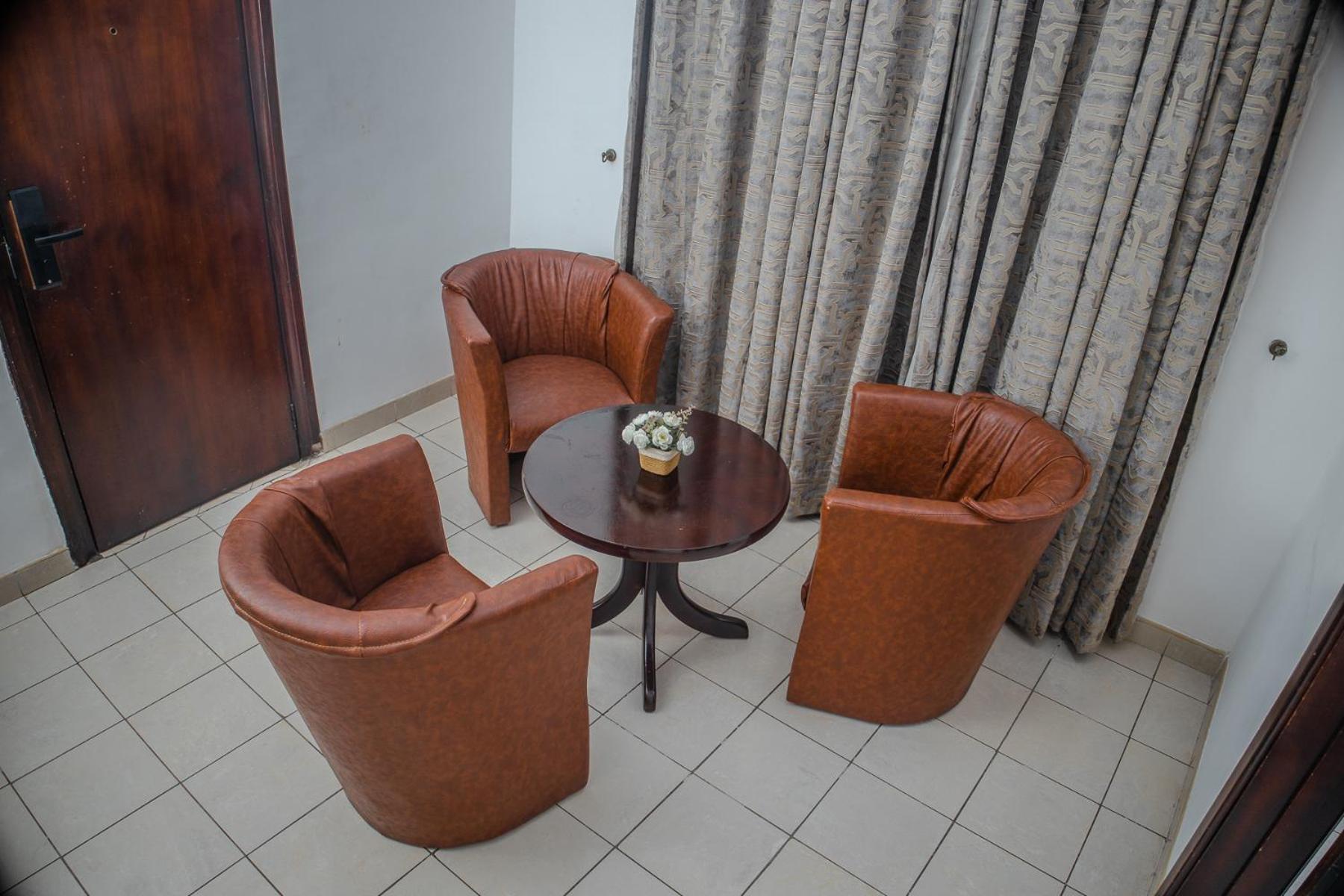 Stadium Hotel Кумаси Экстерьер фото